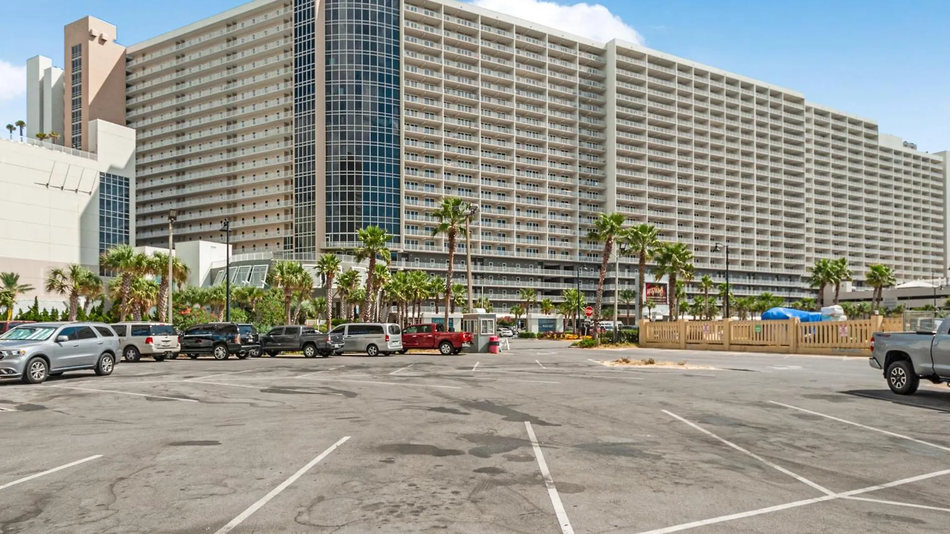 Resort Condo - 5 Pools, Hot Tub, Gym, Wi-Fi Panama City Beach United States